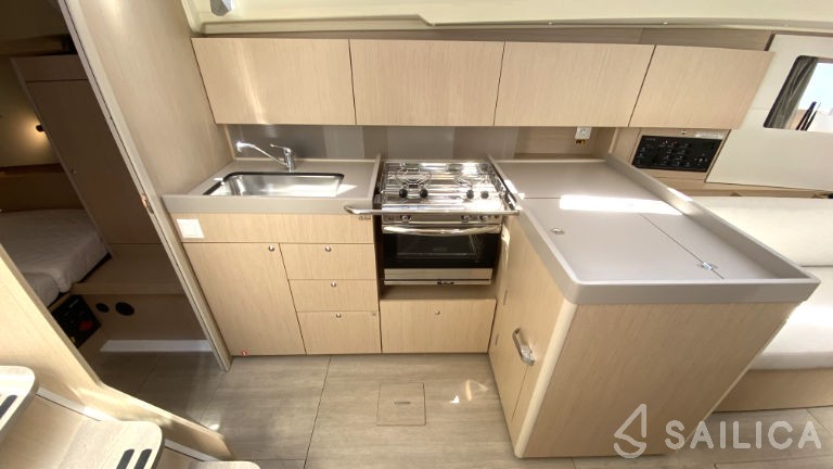 Oceanis 41.1 - Yacht Charter Sailica