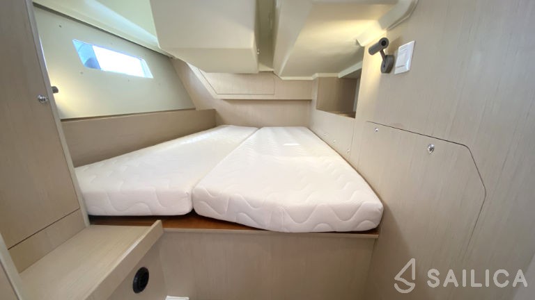 Oceanis 41.1 - Yacht Charter Sailica