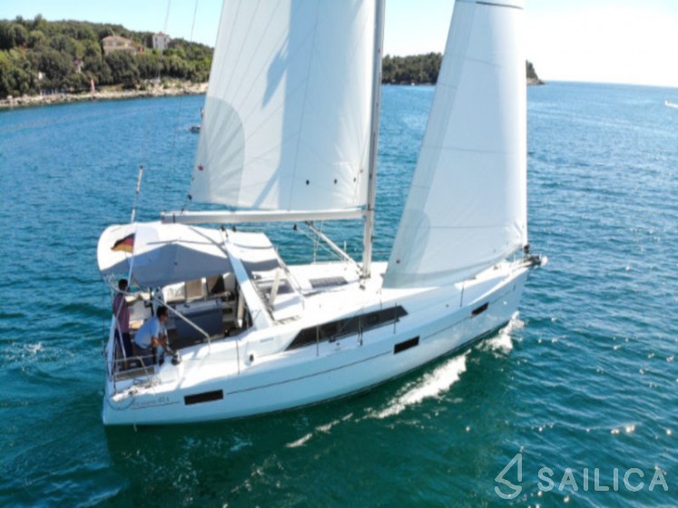 Oceanis 41.1 - Yacht Charter Sailica