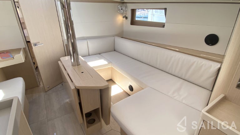 Oceanis 41.1 - Yacht Charter Sailica