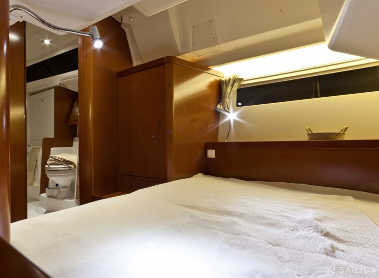 Oceanis 41.1 - Yacht Charter Sailica