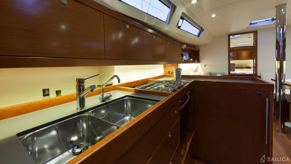 Oceanis 41.1 - Yacht Charter Sailica