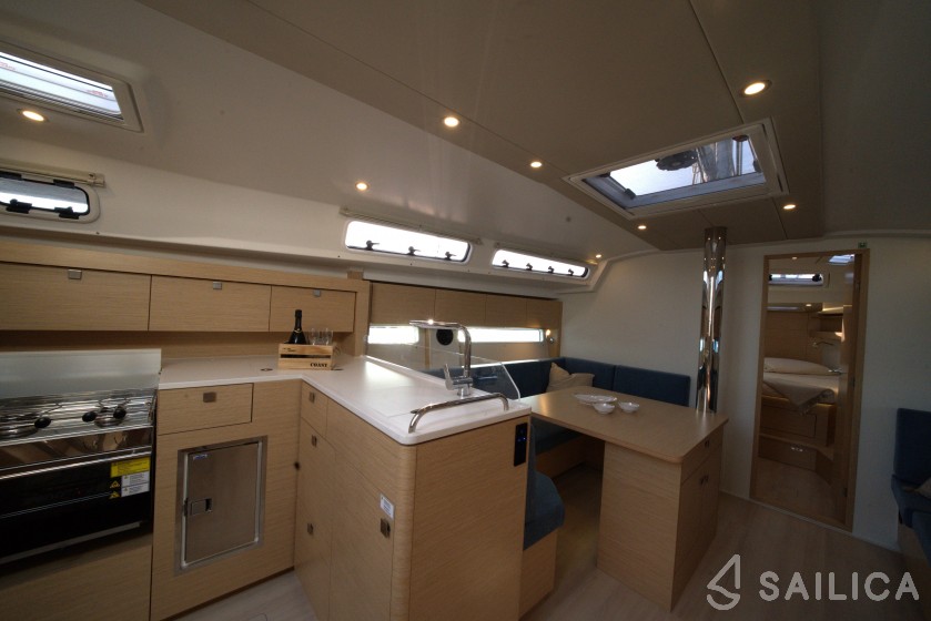 Hanse 410 - Yacht Charter Sailica