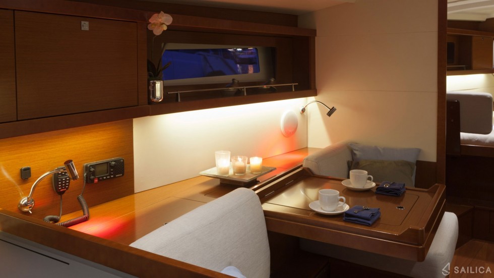 Oceanis 41.1 - Yacht Charter Sailica