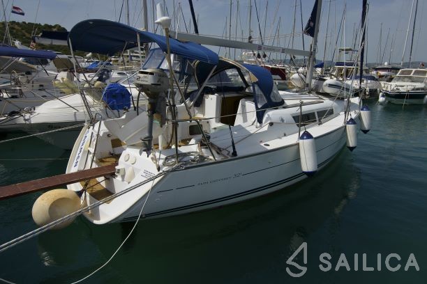 Sun Odyssey 32i - Yacht Charter Sailica