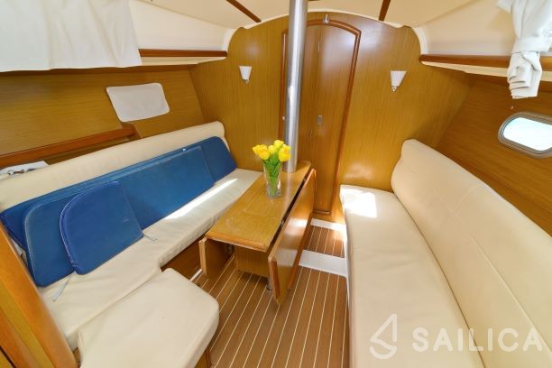 Sun Odyssey 32i - Yacht Charter Sailica
