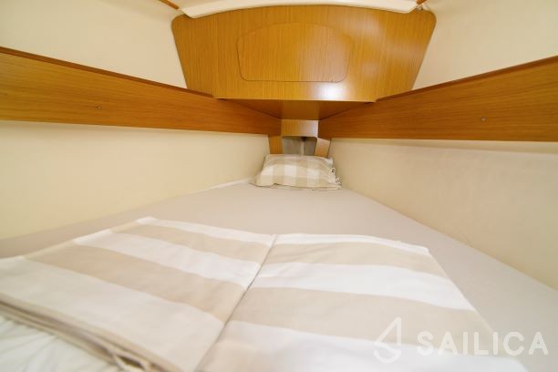 Sun Odyssey 32i - Yacht Charter Sailica