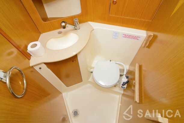 Sun Odyssey 32i - Yacht Charter Sailica