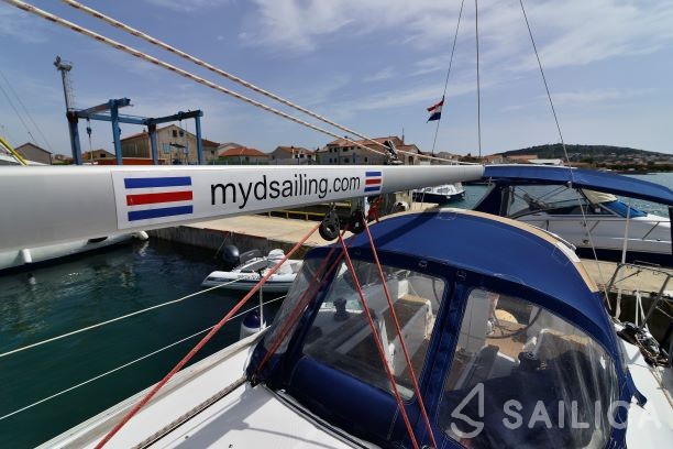 Sun Odyssey 32i - Yacht Charter Sailica