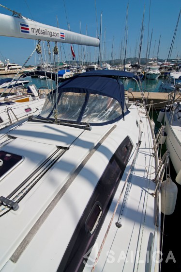 Oceanis 43 - Yacht Charter Sailica