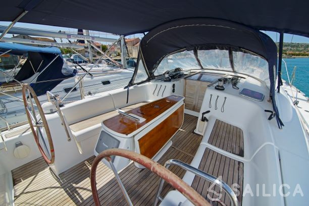 Oceanis 43 - Yacht Charter Sailica