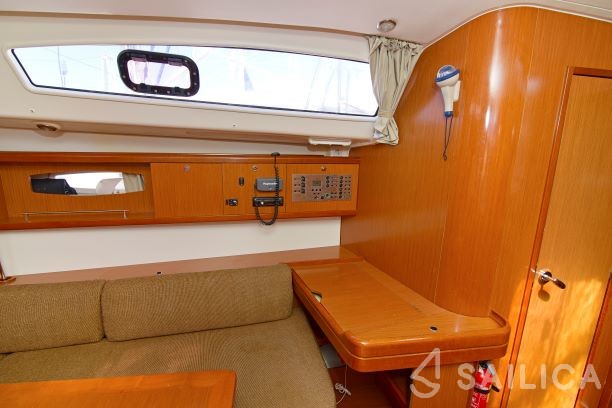 Oceanis 43 - Yacht Charter Sailica