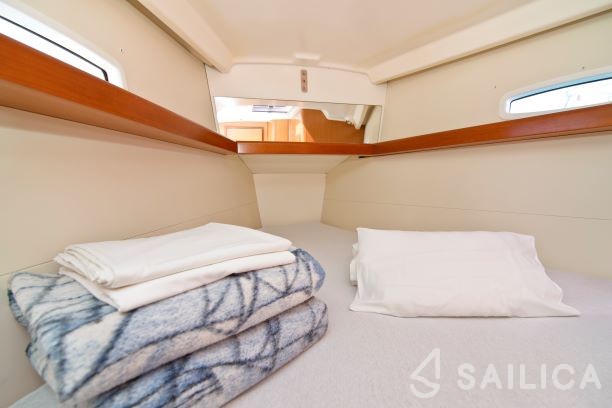 Oceanis 43 - Yacht Charter Sailica