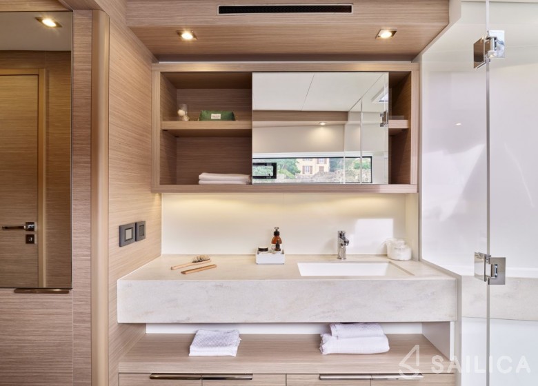 Lagoon 51 - Yacht Charter Sailica