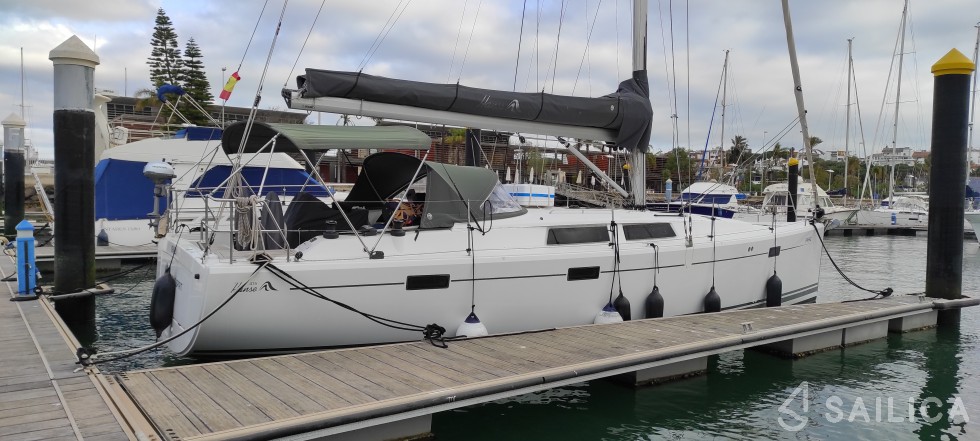 Hanse 415 - Yacht Charter Sailica