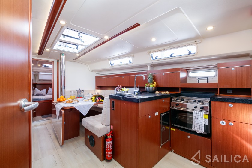 Hanse 415 - Yacht Charter Sailica