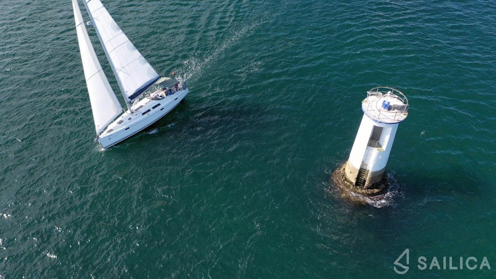 Hanse 415 - Yacht Charter Sailica