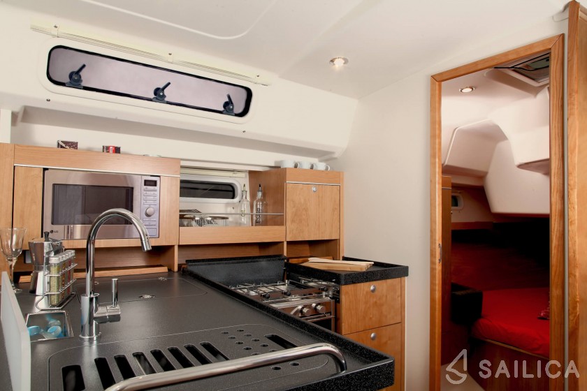 Hanse 415 - Yacht Charter Sailica