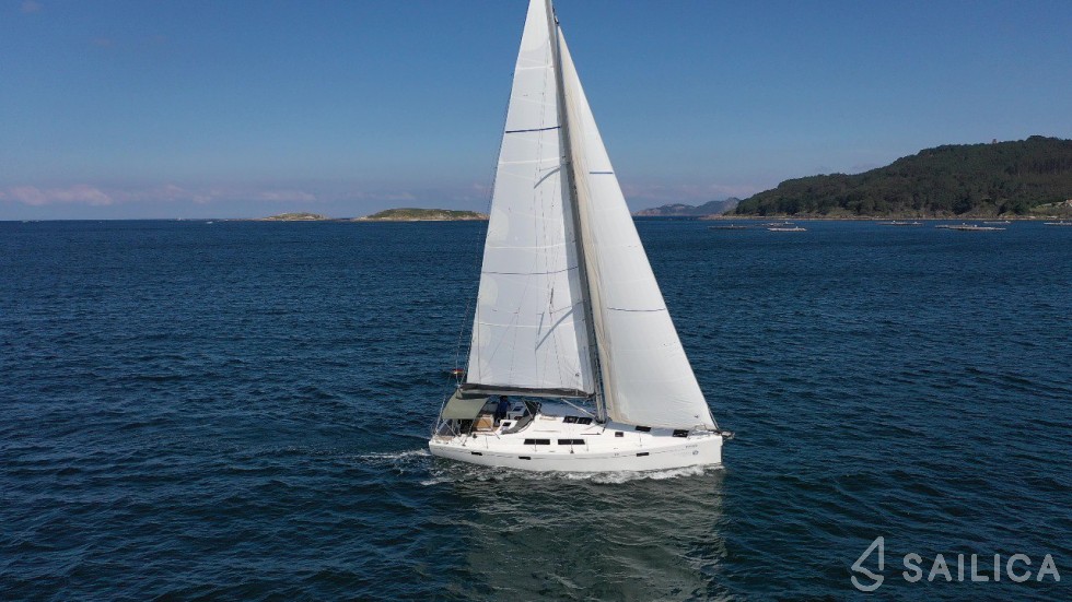 Hanse 415 - Yacht Charter Sailica