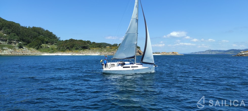 Hanse 415 - Yacht Charter Sailica