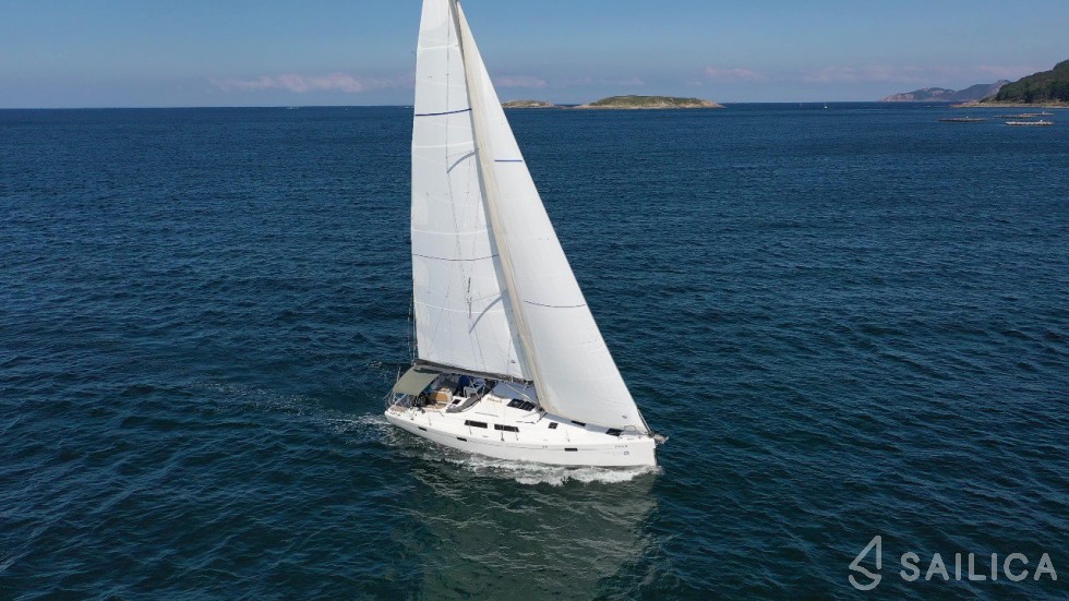 Hanse 415 - Yacht Charter Sailica