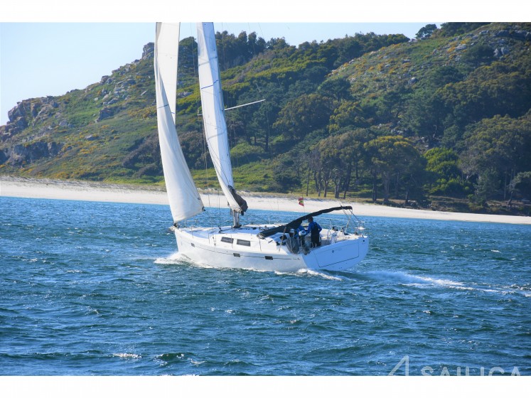 Hanse 415 - Yacht Charter Sailica