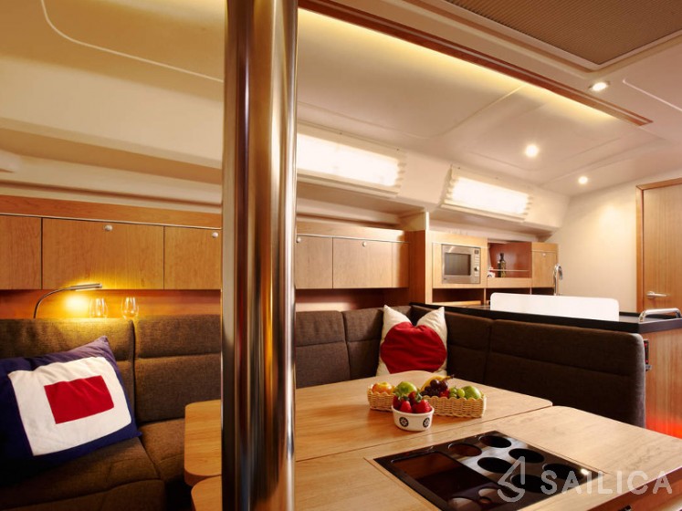 Hanse 415 - Yacht Charter Sailica