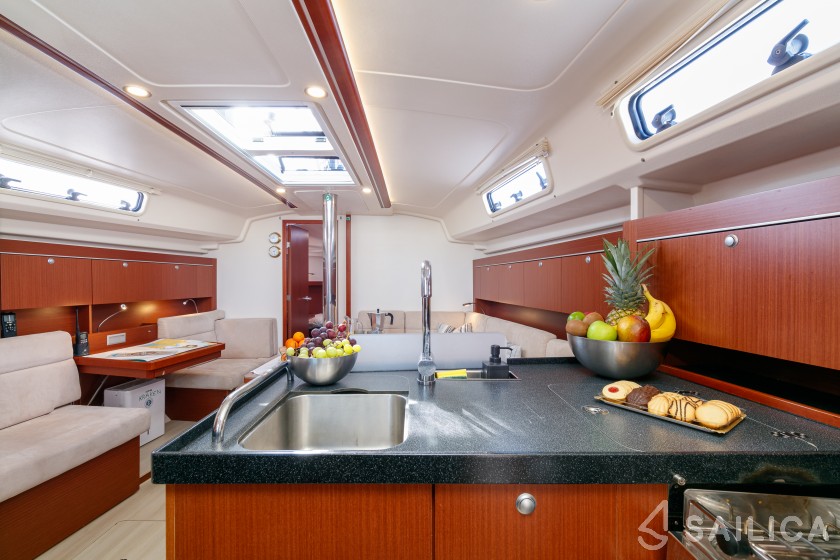 Hanse 415 - Yacht Charter Sailica