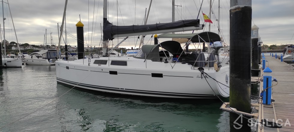 Hanse 415 - Yacht Charter Sailica