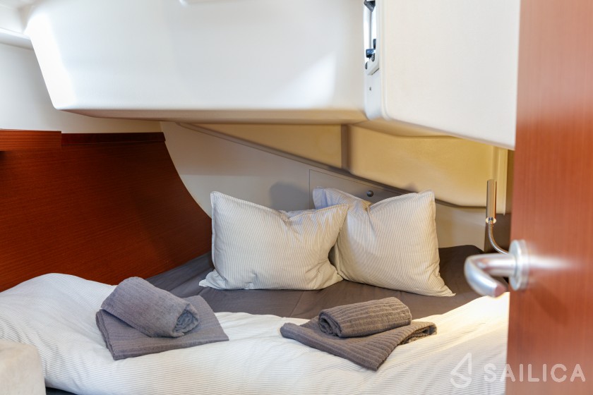Hanse 415 - Yacht Charter Sailica