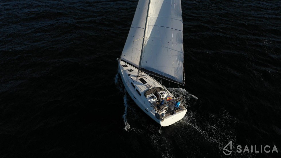Hanse 415 - Yacht Charter Sailica