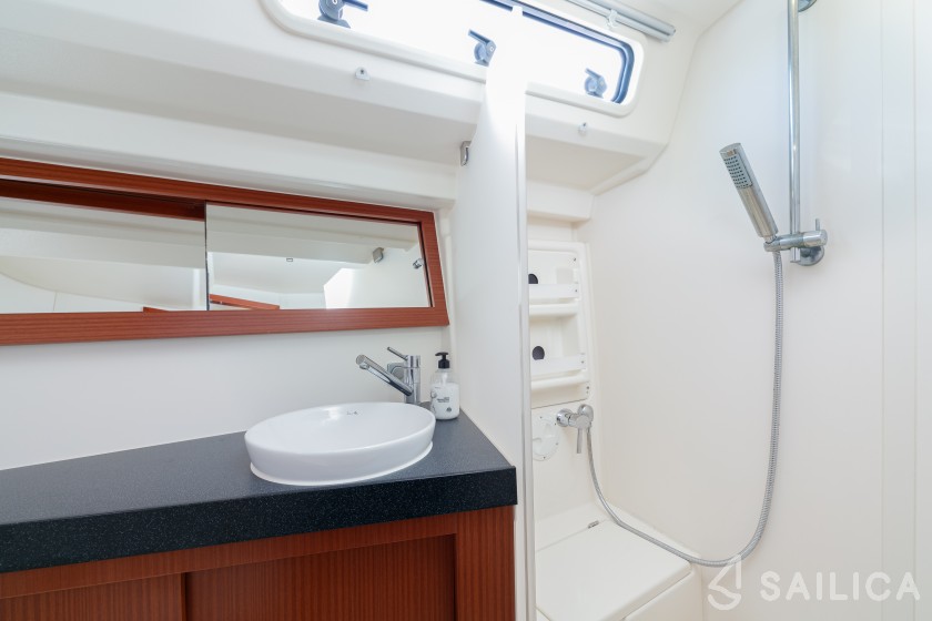Hanse 415 - Yacht Charter Sailica