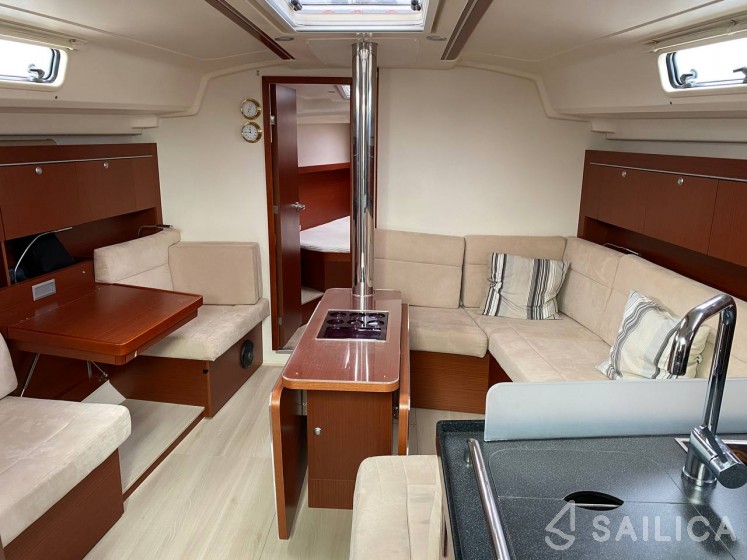 Hanse 415 - Yacht Charter Sailica