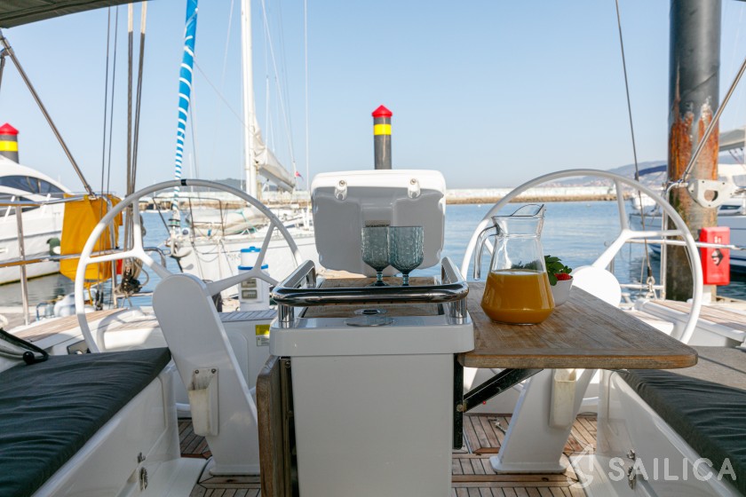 Hanse 415 - Yacht Charter Sailica