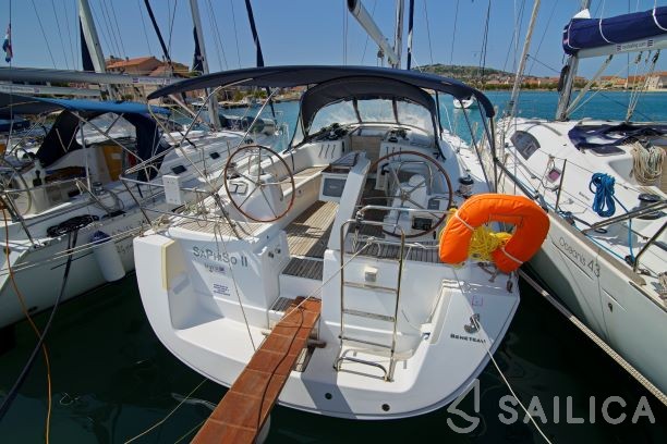 Oceanis 43 - Yacht Charter Sailica