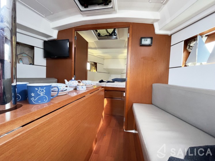 Oceanis 35.1 - Yacht Charter Sailica