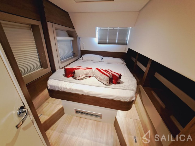 Bali 4.6 - Yacht Charter Sailica