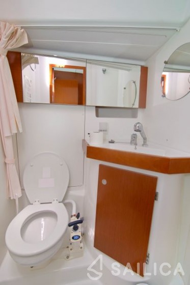 Oceanis 50 Family - Yacht Charter Sailica