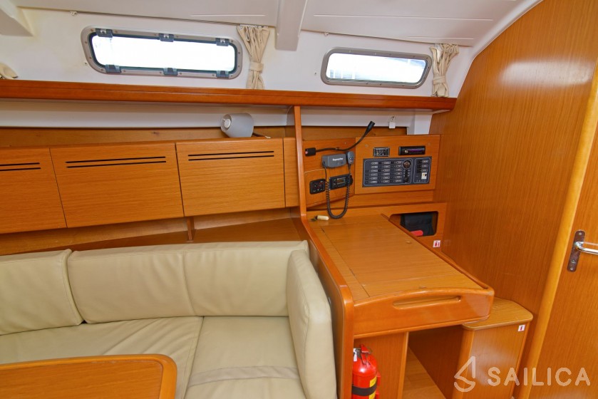 Cyclades 39.3 - Yacht Charter Sailica