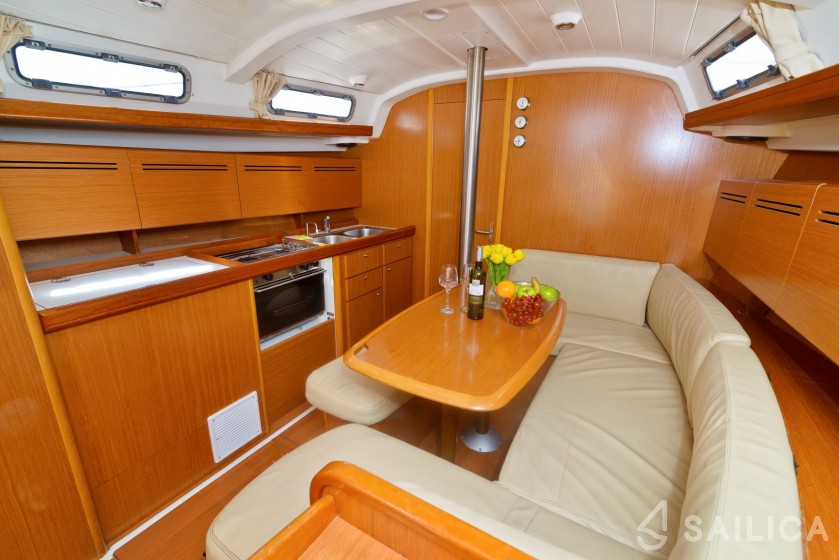 Cyclades 39.3 - Yacht Charter Sailica