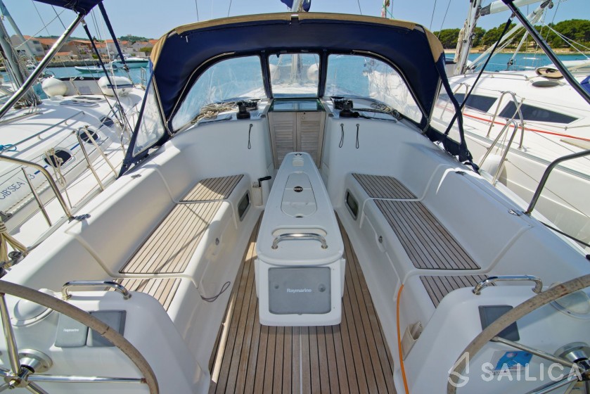 Cyclades 39.3 - Yacht Charter Sailica