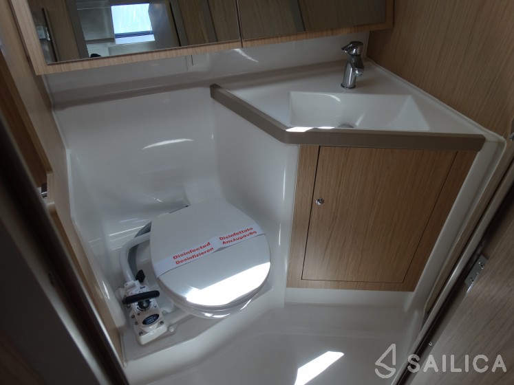 Oceanis 41.1 - Yacht Charter Sailica