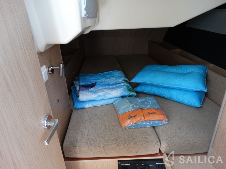 Oceanis 41.1 - Yacht Charter Sailica