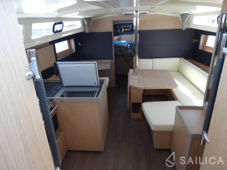 Oceanis 41.1 - Yacht Charter Sailica