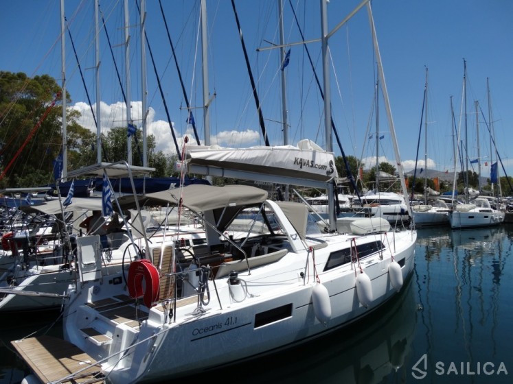 Oceanis 41.1 - Yacht Charter Sailica
