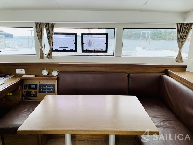 Lagoon 40 - Yacht Charter Sailica