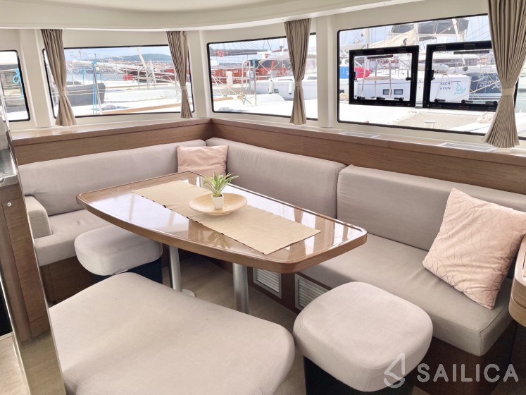 Lagoon 42 - Yacht Charter Sailica