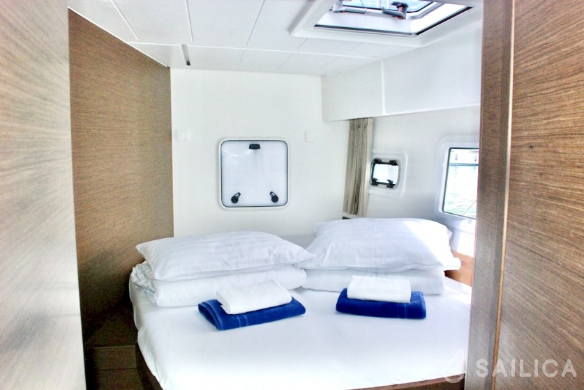 Lagoon 42 - Yacht Charter Sailica