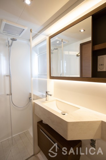 Lagoon 50 - Yacht Charter Sailica