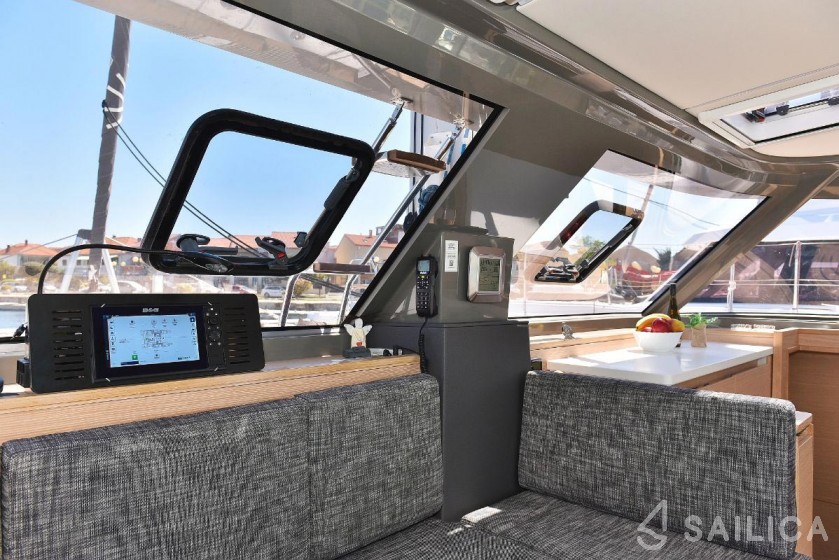 Nautitech 40 open NEW - 4 + 2 cab. - Yacht Charter Sailica